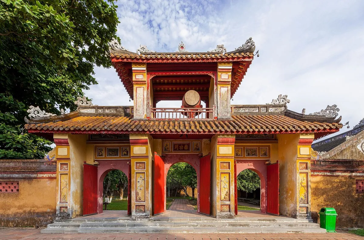 Cổng trong khu vực Hoàng thành Huế